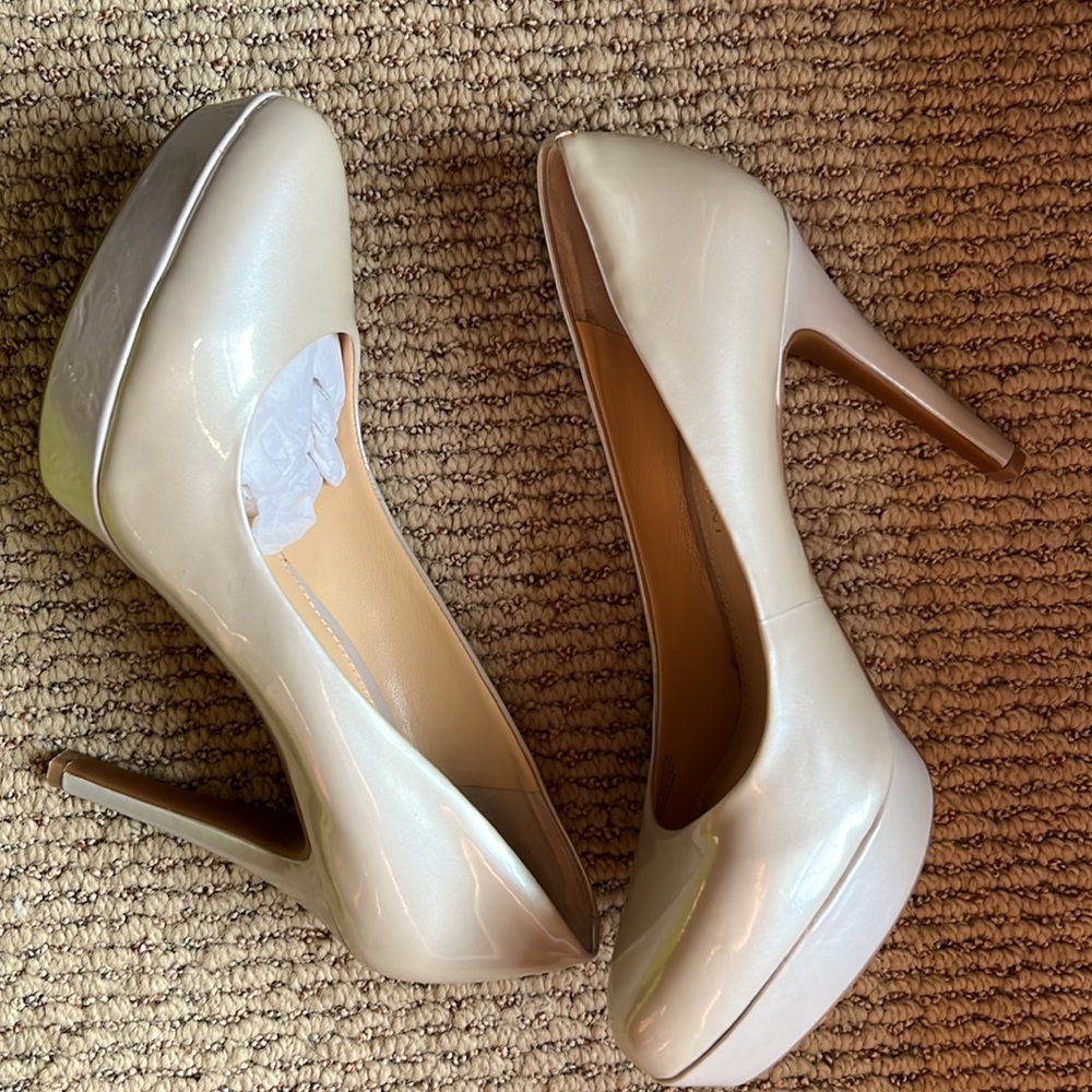 Platform Pearl Pumps 🤤 - Picture 2 of 4